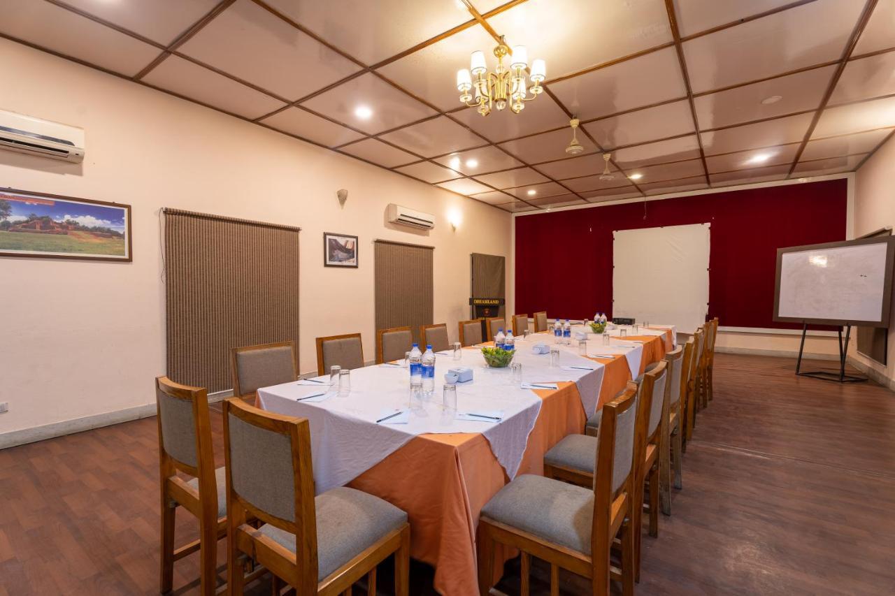 Dreamland Gold Resort & Hotel Bhairāhawā Εξωτερικό φωτογραφία